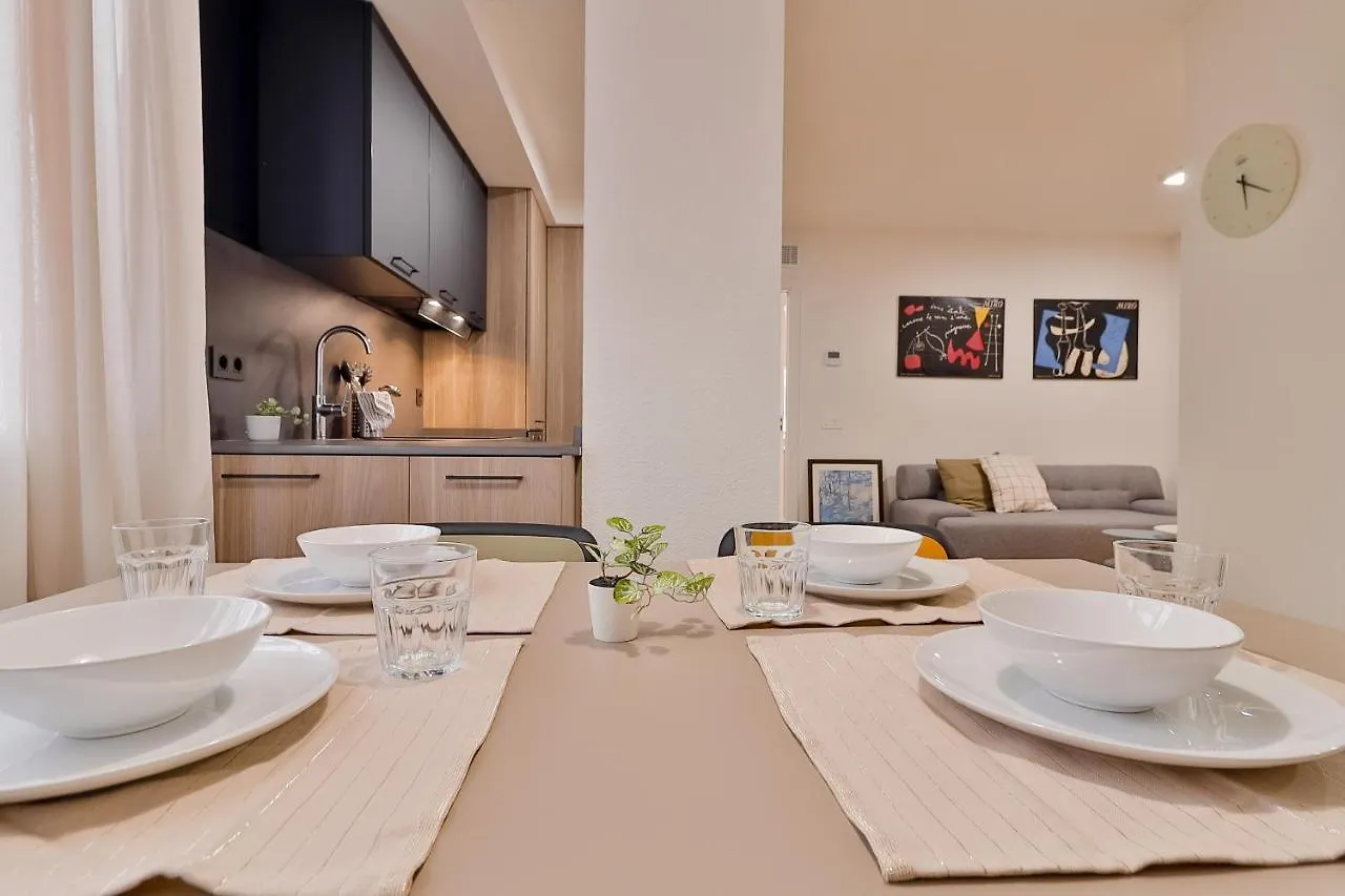 C23 Lovely 4 Bedroom Close To Maria Zambrano Malaga Apartment