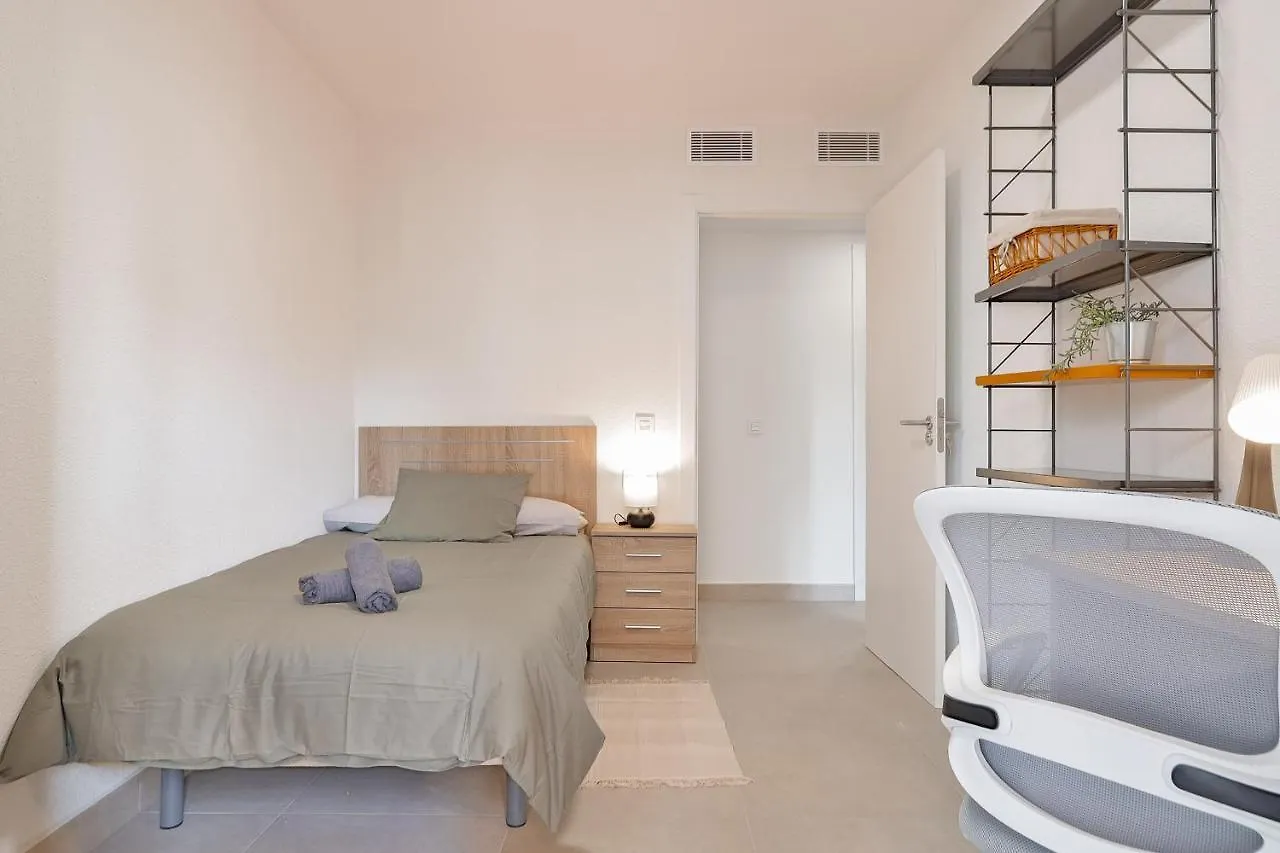 شقة C23 Lovely 4 Bedroom Close To Maria Zambrano مالقة