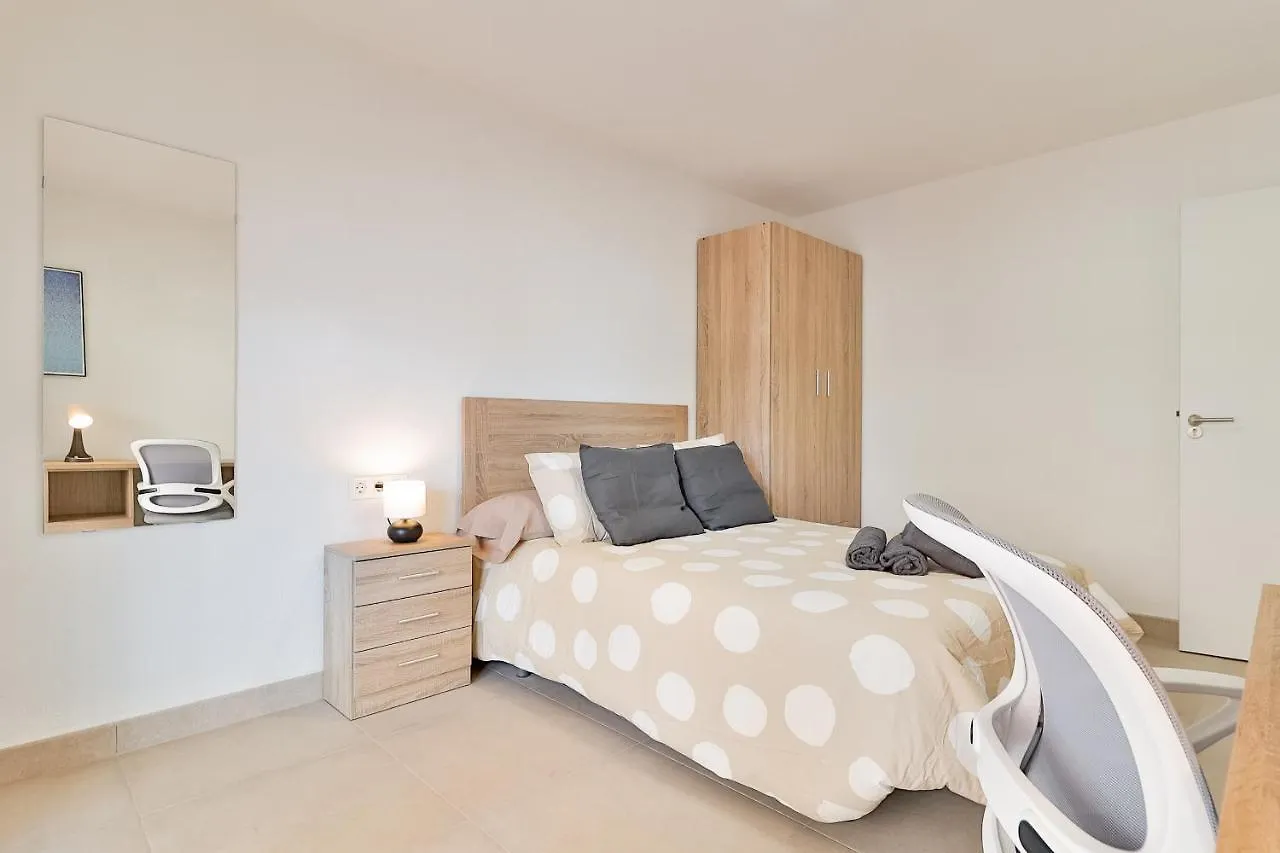 شقة C23 Lovely 4 Bedroom Close To Maria Zambrano مالقة