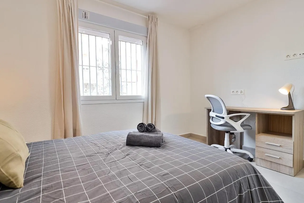 C23 Lovely 4 Bedroom Close To Maria Zambrano مالقة شقة