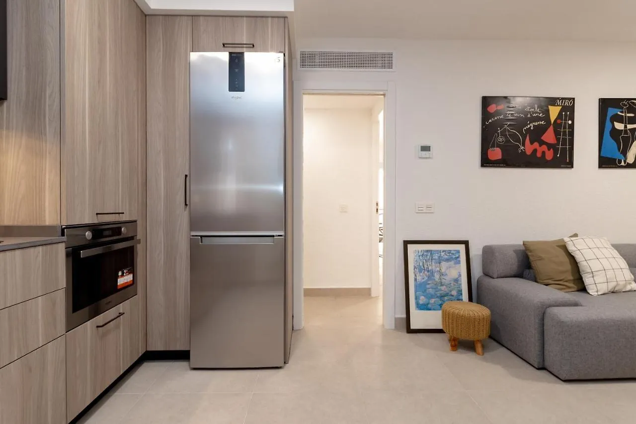 شقة C23 Lovely 4 Bedroom Close To Maria Zambrano مالقة